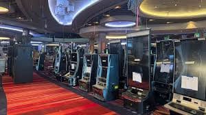 Studio Live Game Shows mpoxo dengan dealer profesional dan kamera multi-sudut